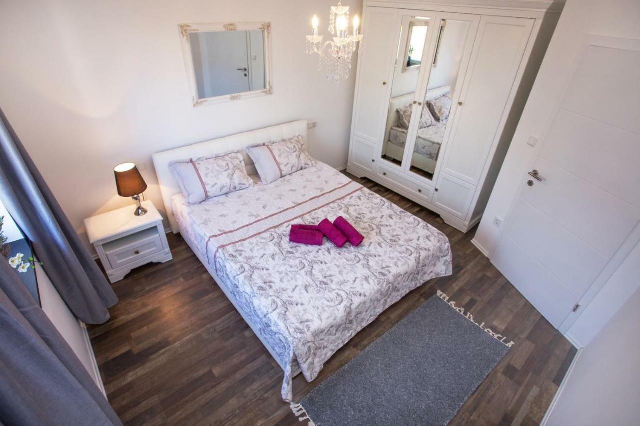 Ferienwohnung Tip Deluxe Podstrana Exterior foto